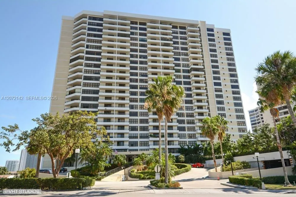 2500 Parkview Dr #1004 Hallandale Beach, FL 33009