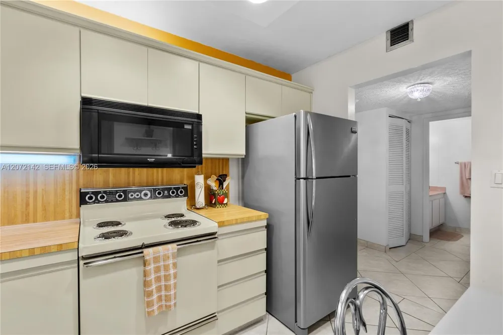 2500 Parkview Dr #1004 Hallandale Beach, FL 33009