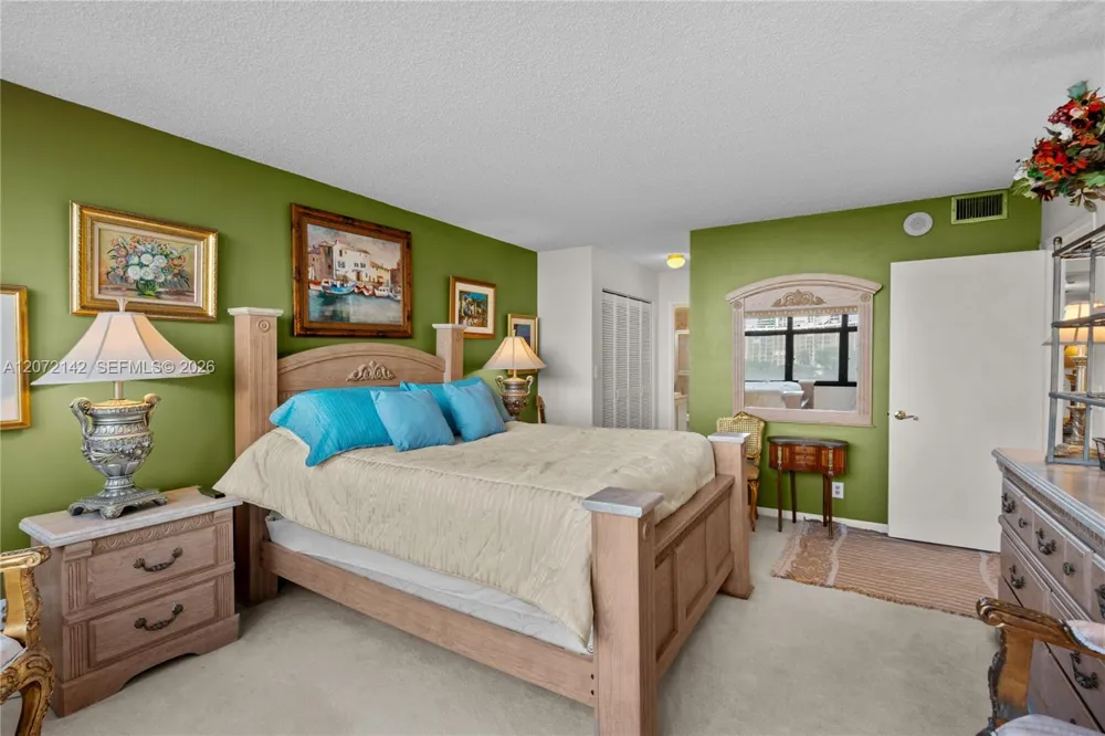 2500 Parkview Dr #1004 Hallandale Beach, FL 33009