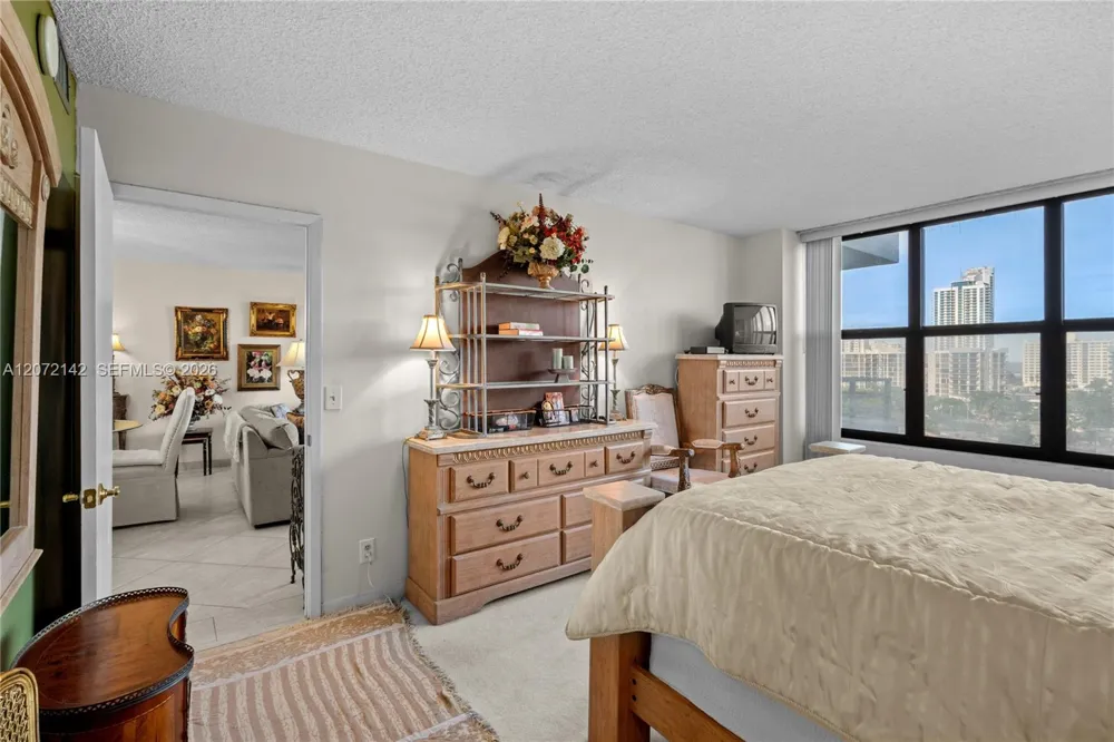 2500 Parkview Dr #1004 Hallandale Beach, FL 33009