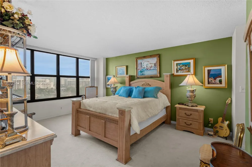 2500 Parkview Dr #1004 Hallandale Beach, FL 33009