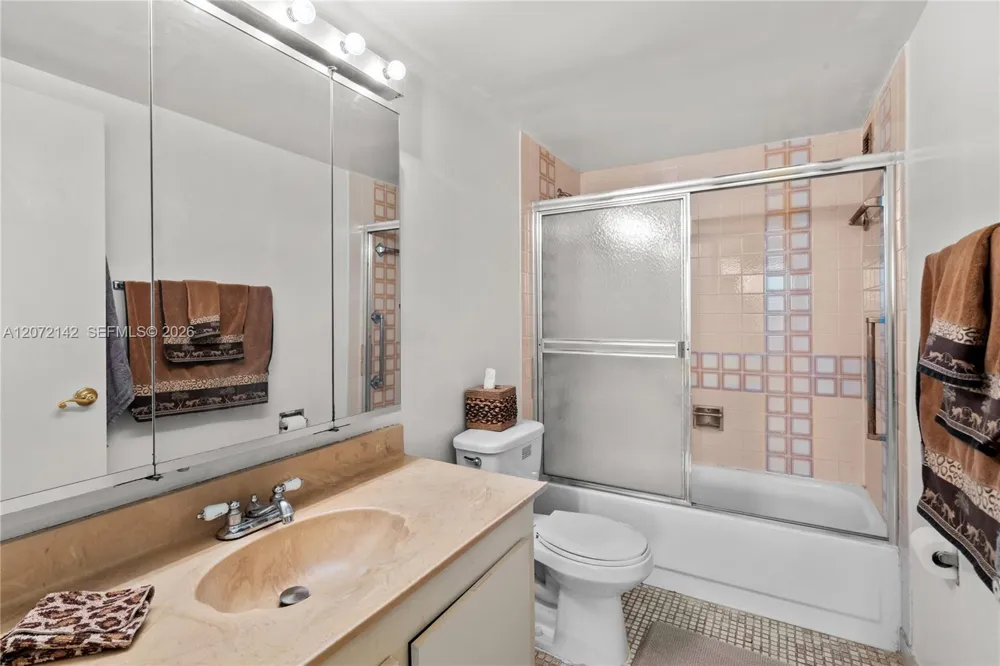 2500 Parkview Dr #1004 Hallandale Beach, FL 33009