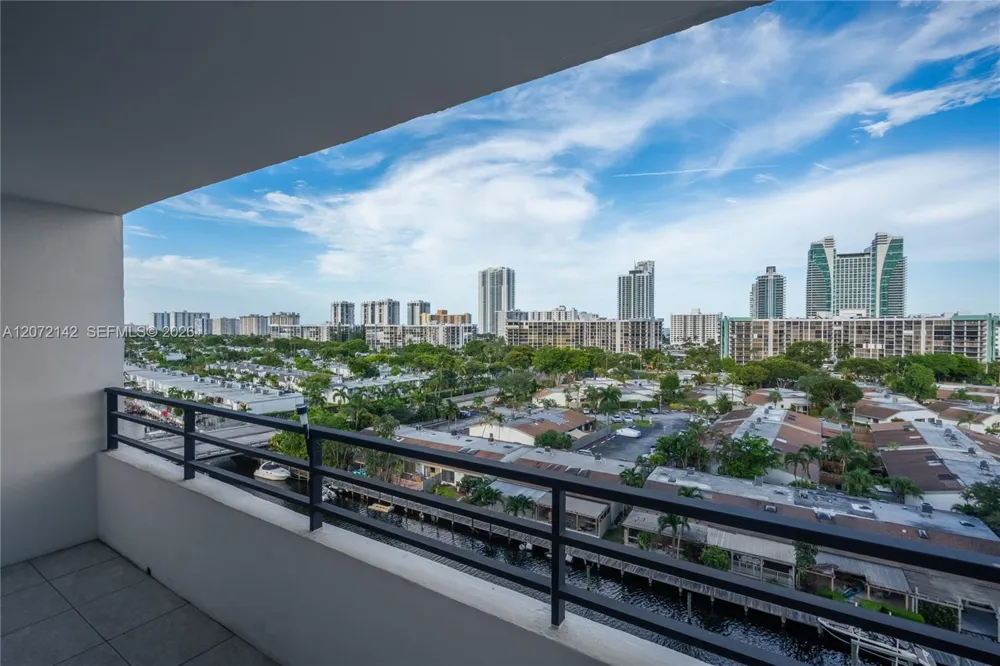 2500 Parkview Dr #1004 Hallandale Beach, FL 33009