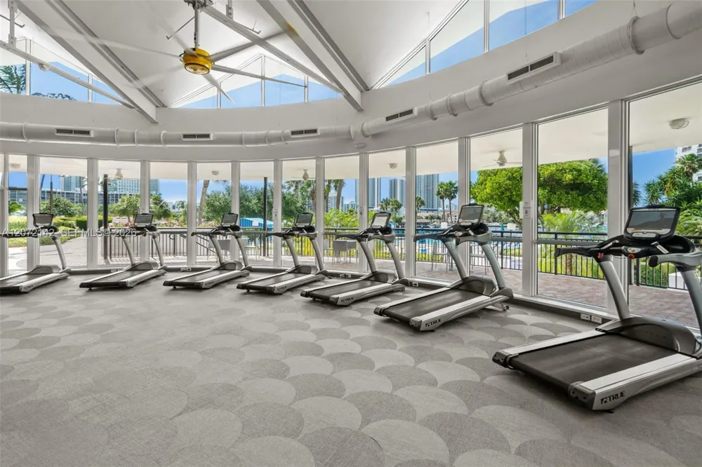 2500 Parkview Dr #1004 Hallandale Beach, FL 33009