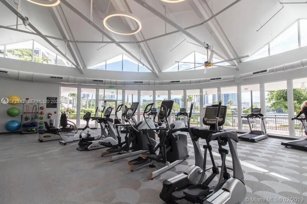 2500 Parkview Dr #1004 Hallandale Beach, FL 33009