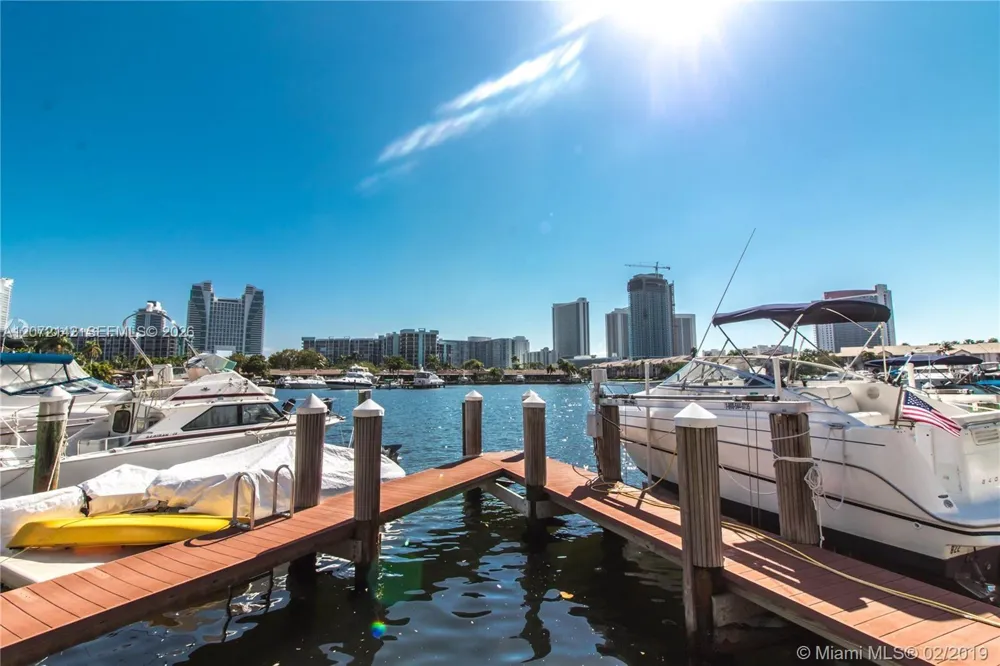 2500 Parkview Dr #1004 Hallandale Beach, FL 33009