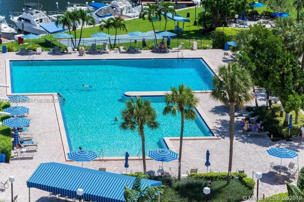 2500 Parkview Dr #1004 Hallandale Beach, FL 33009