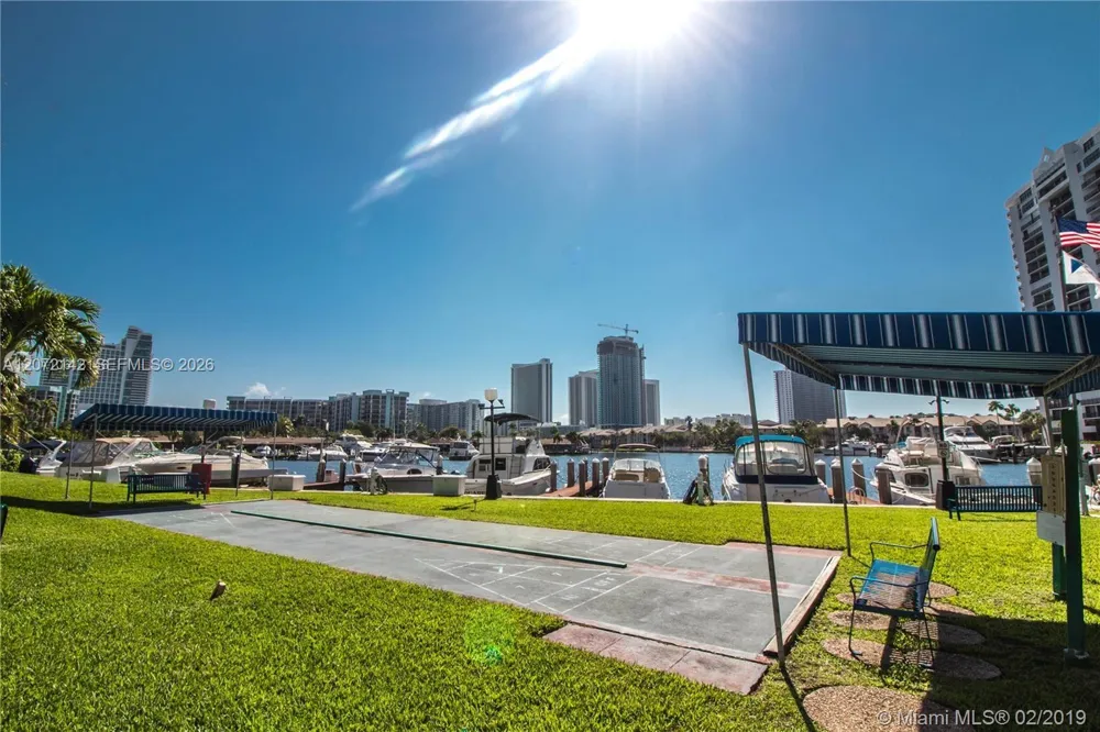 2500 Parkview Dr #1004 Hallandale Beach, FL 33009