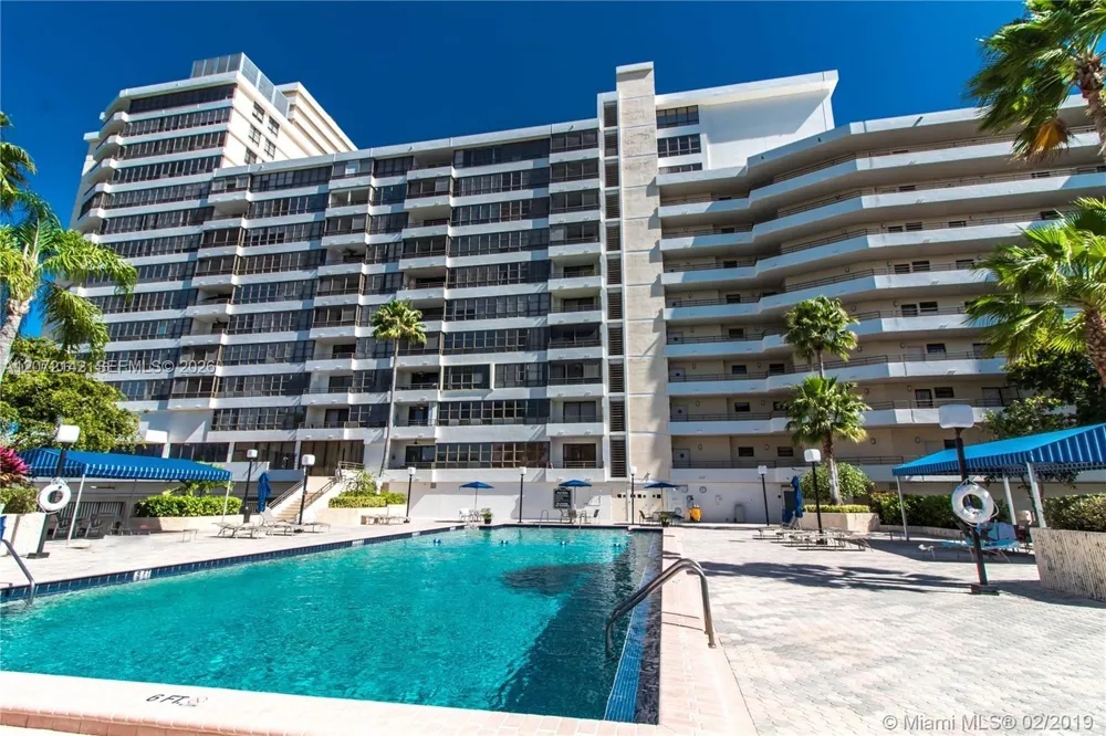 2500 Parkview Dr #1004 Hallandale Beach, FL 33009
