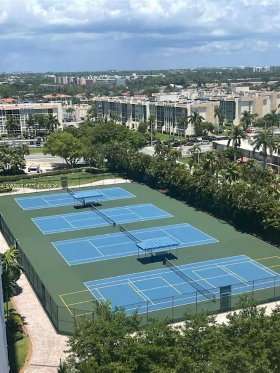 2500 Parkview Dr #1004 Hallandale Beach, FL 33009