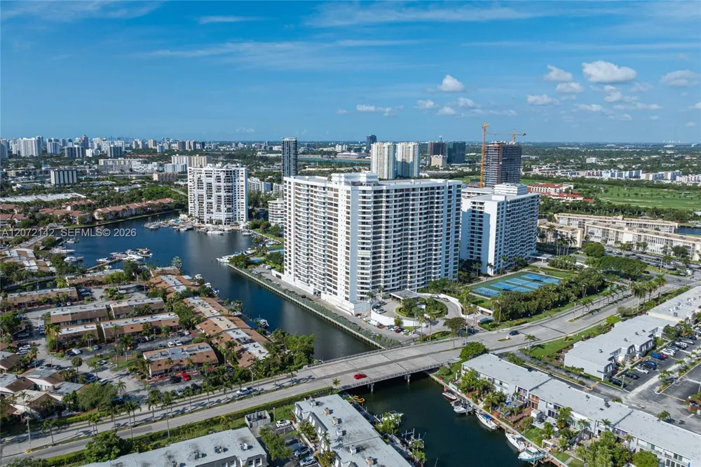 2500 Parkview Dr #1004 Hallandale Beach, FL 33009