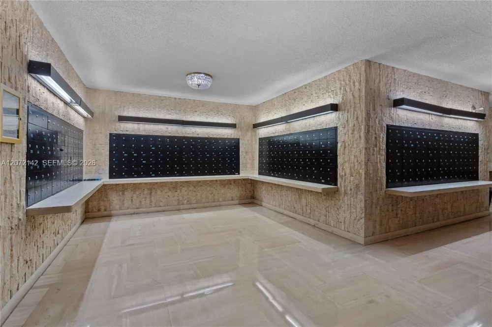 2500 Parkview Dr #1004 Hallandale Beach, FL 33009