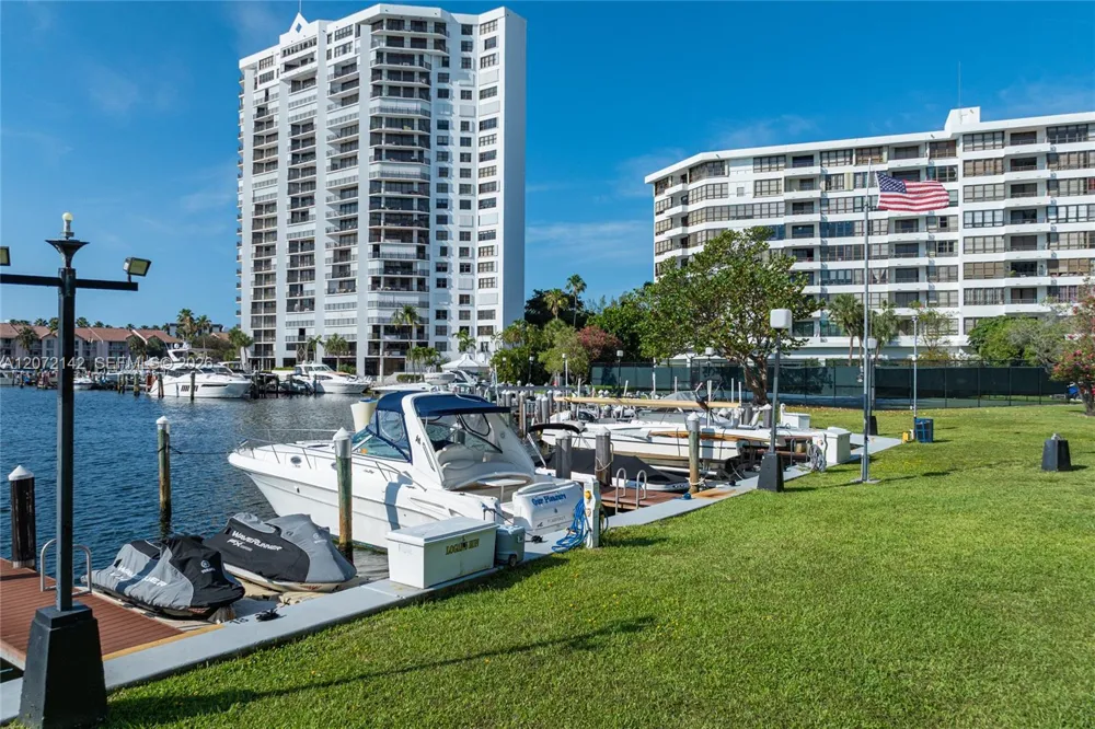 2500 Parkview Dr #1004 Hallandale Beach, FL 33009