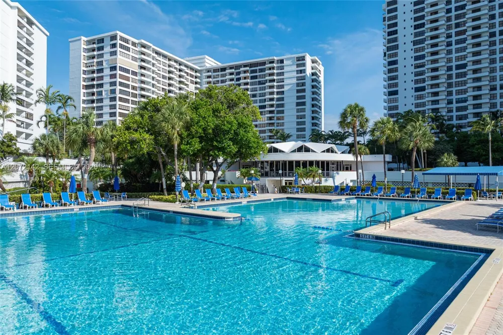2500 Parkview Dr #1004 Hallandale Beach, FL 33009