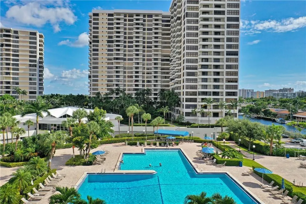 2500 Parkview Dr #1004 Hallandale Beach, FL 33009
