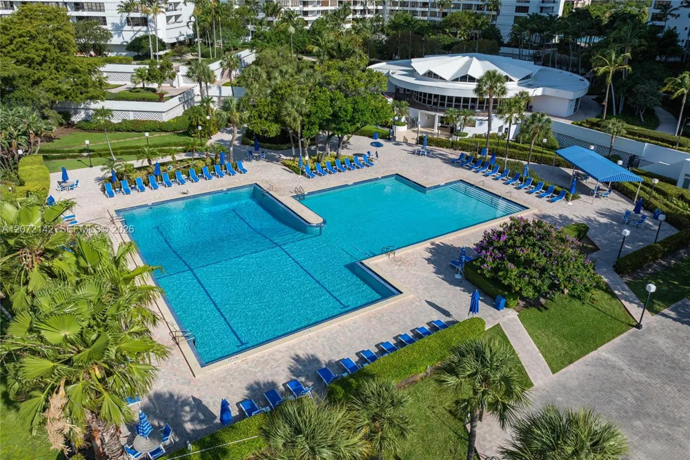 2500 Parkview Dr #1004 Hallandale Beach, FL 33009