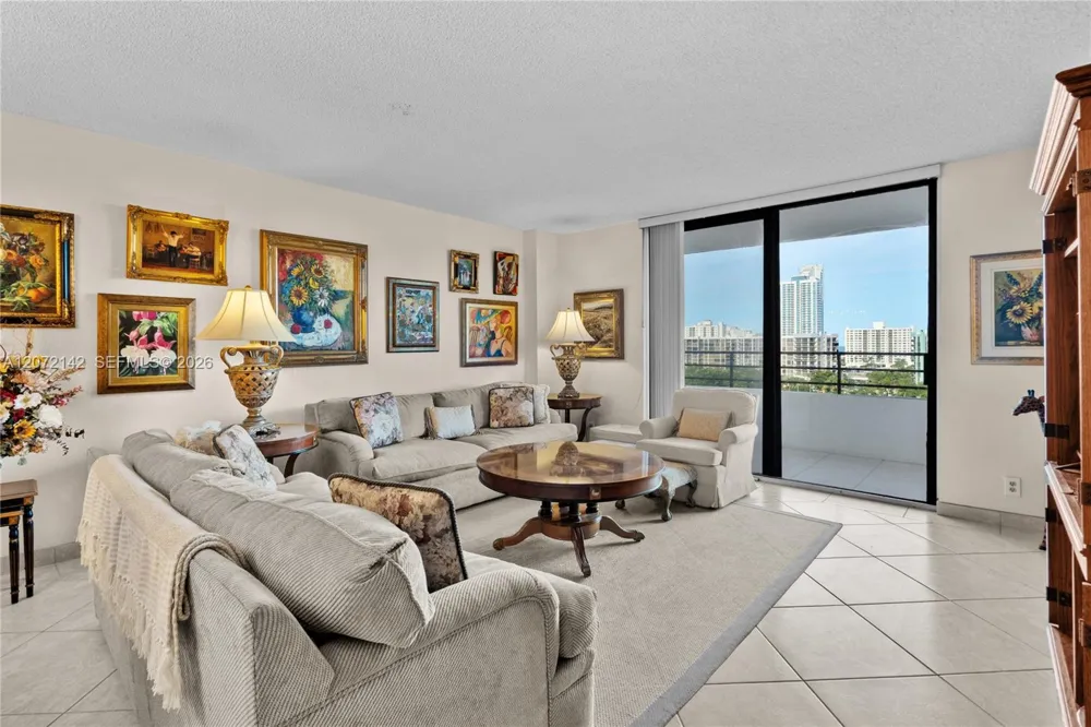 2500 Parkview Dr #1004 Hallandale Beach, FL 33009