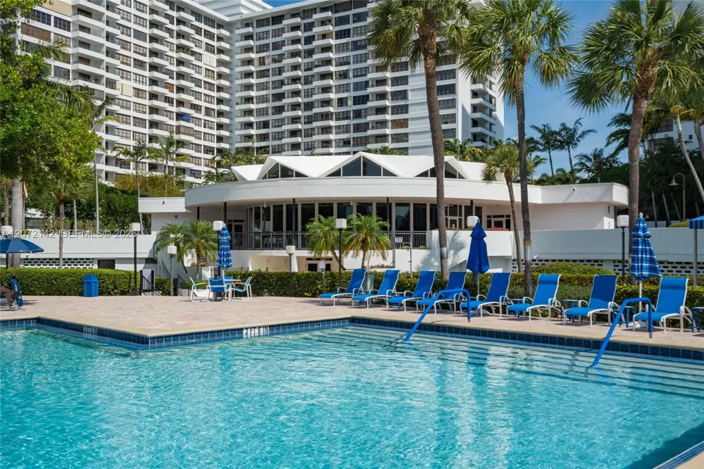 2500 Parkview Dr #1004 Hallandale Beach, FL 33009