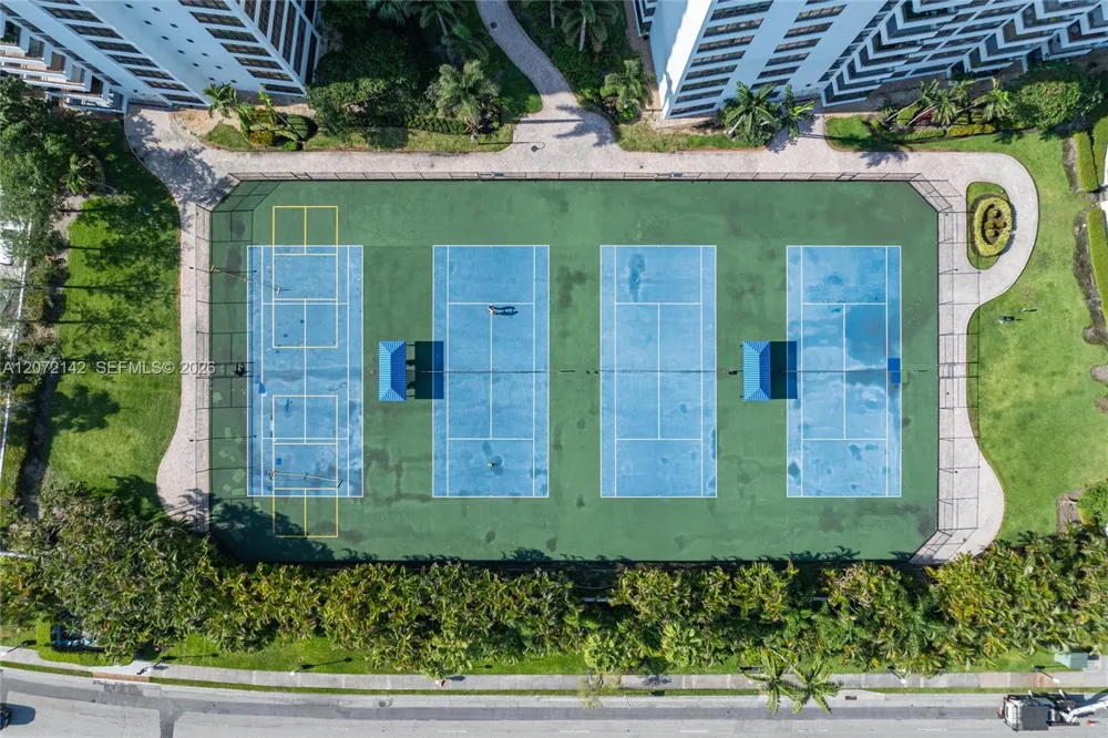 2500 Parkview Dr #1004 Hallandale Beach, FL 33009