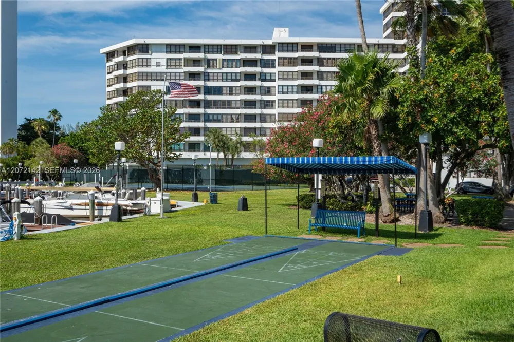 2500 Parkview Dr #1004 Hallandale Beach, FL 33009