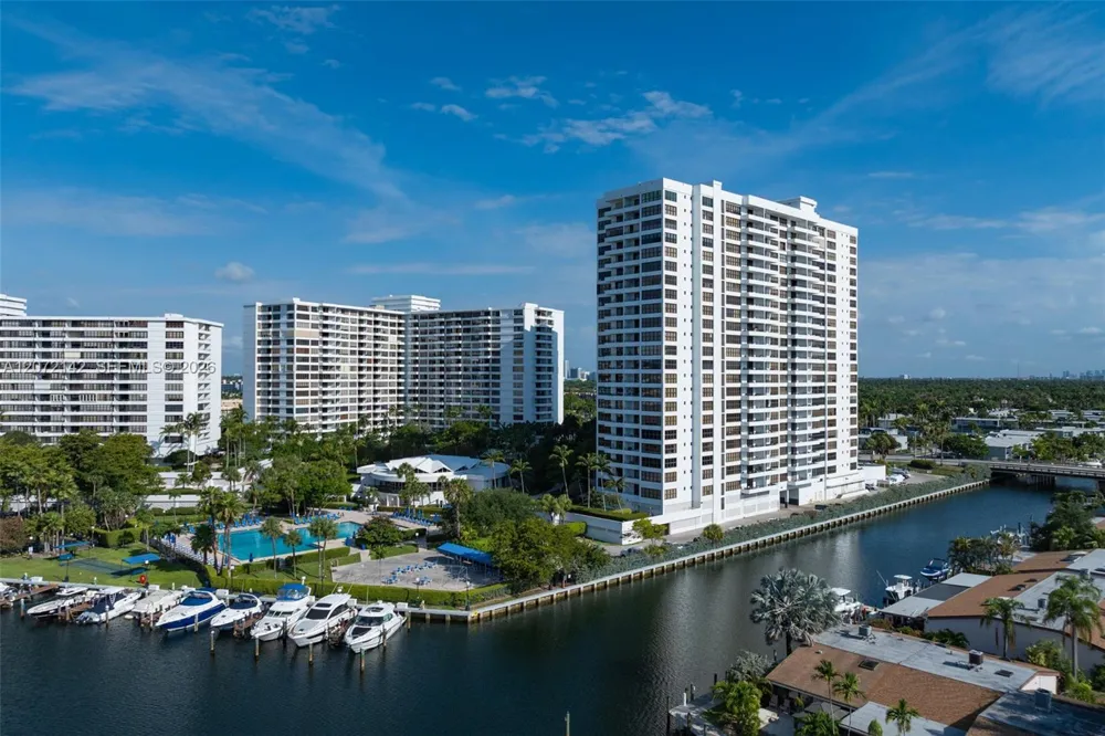 2500 Parkview Dr #1004 Hallandale Beach, FL 33009