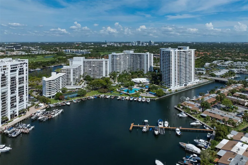 2500 Parkview Dr #1004 Hallandale Beach, FL 33009
