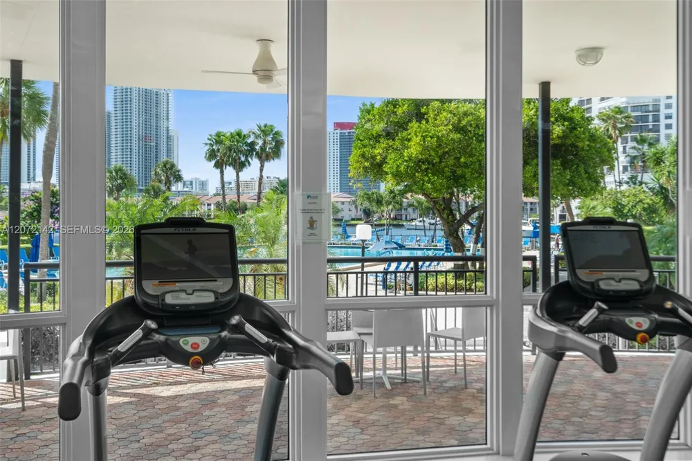 2500 Parkview Dr #1004 Hallandale Beach, FL 33009