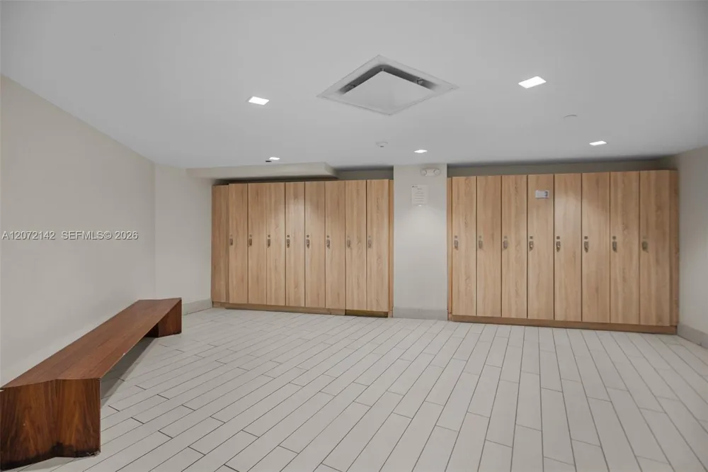 2500 Parkview Dr #1004 Hallandale Beach, FL 33009