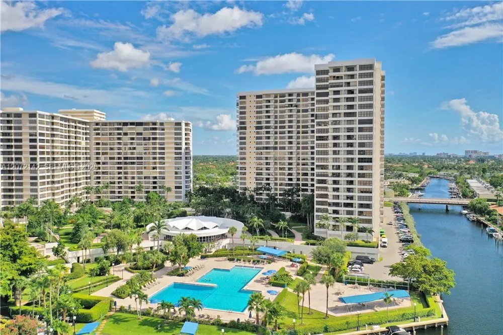 2500 Parkview Dr #1004 Hallandale Beach, FL 33009