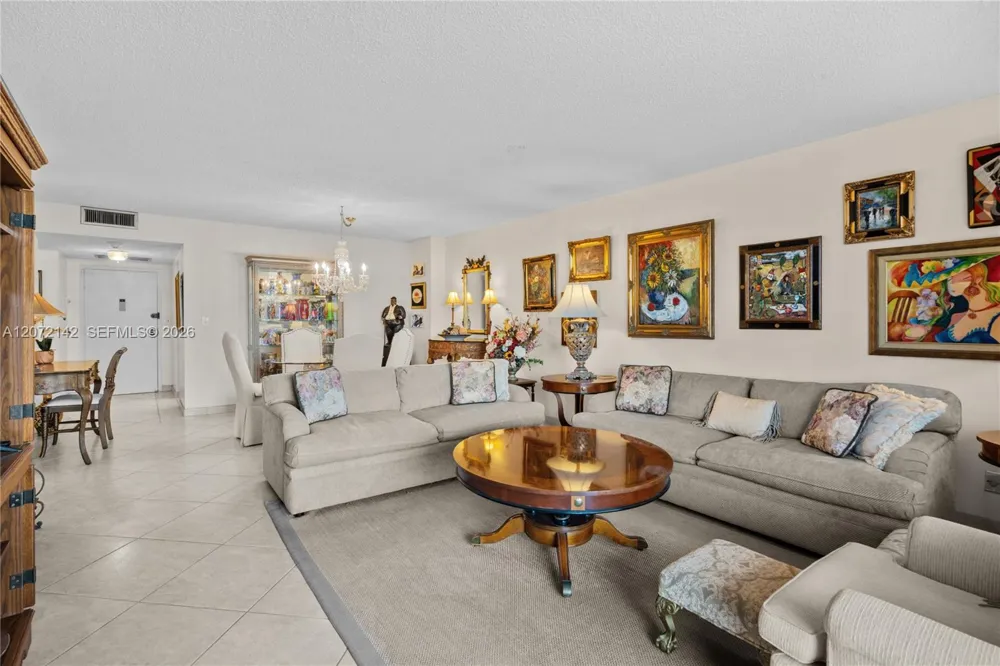 2500 Parkview Dr #1004 Hallandale Beach, FL 33009