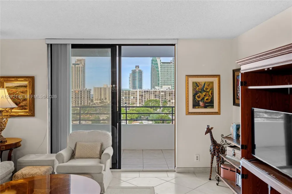 2500 Parkview Dr #1004 Hallandale Beach, FL 33009