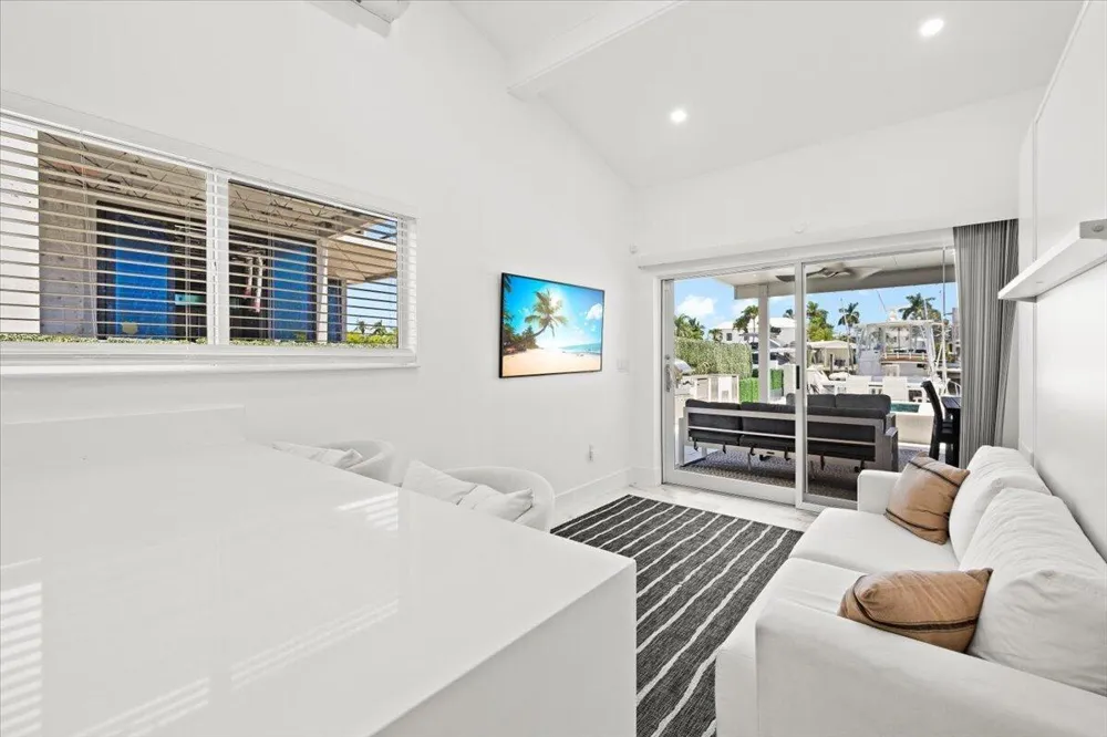 1322 CORDOVA ROAD Fort Lauderdale, FL 33316