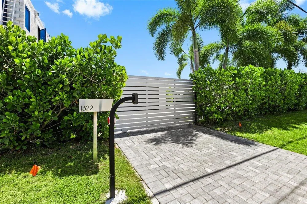 1322 CORDOVA ROAD Fort Lauderdale, FL 33316