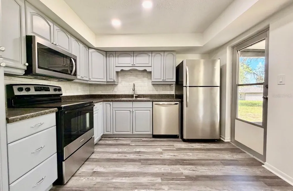 2404 COCHRANE ROAD Avon Park, FL 33825