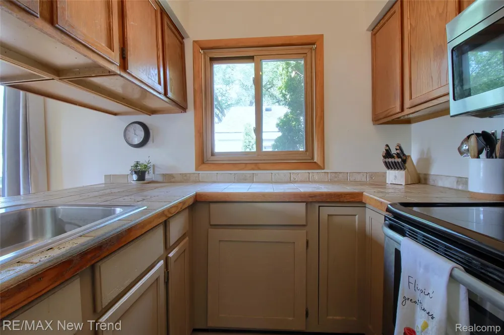 2475 Jackson Boulevard Highland Charter Township, MI 48356