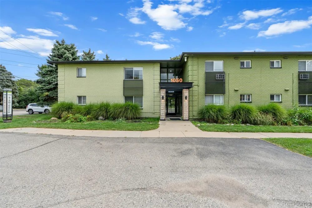 1050 Adams Road #107 Birmingham City, MI 48009