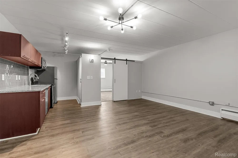 1050 Adams Road #107 Birmingham City, MI 48009
