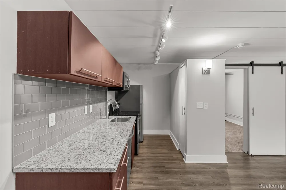 1050 Adams Road #107 Birmingham City, MI 48009