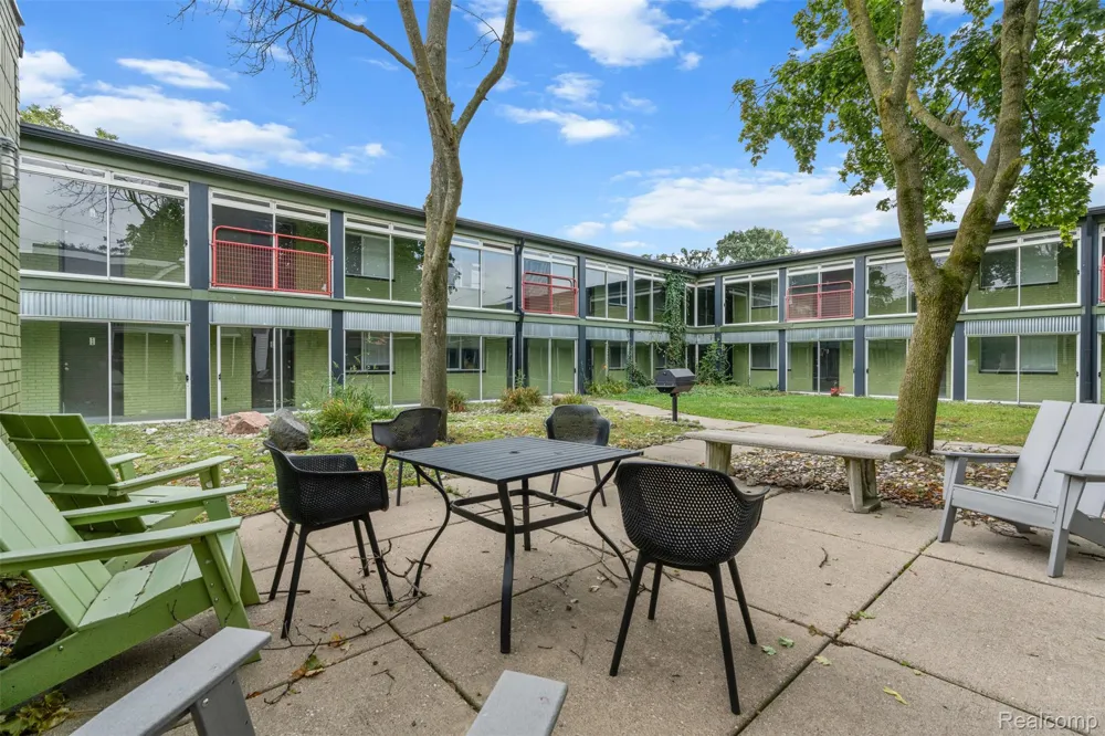1050 Adams Road #107 Birmingham City, MI 48009