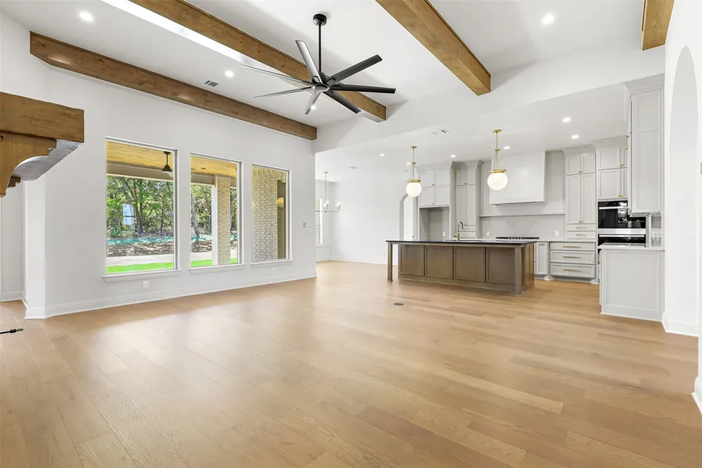 1656 Private Access 60200 Burleson, TX 76028
