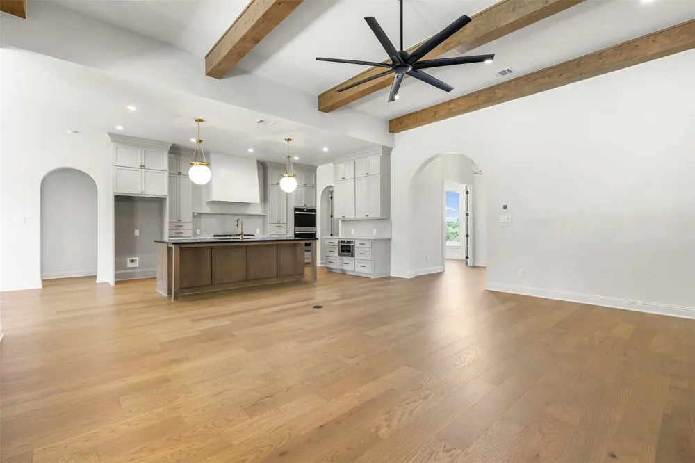 1656 Private Access 60200 Burleson, TX 76028