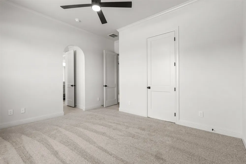 1656 Private Access 60200 Burleson, TX 76028