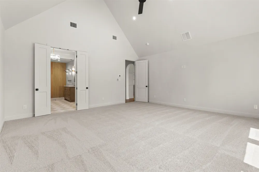 1656 Private Access 60200 Burleson, TX 76028