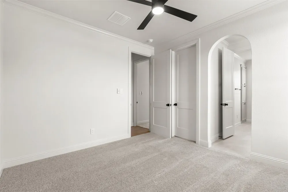 1656 Private Access 60200 Burleson, TX 76028