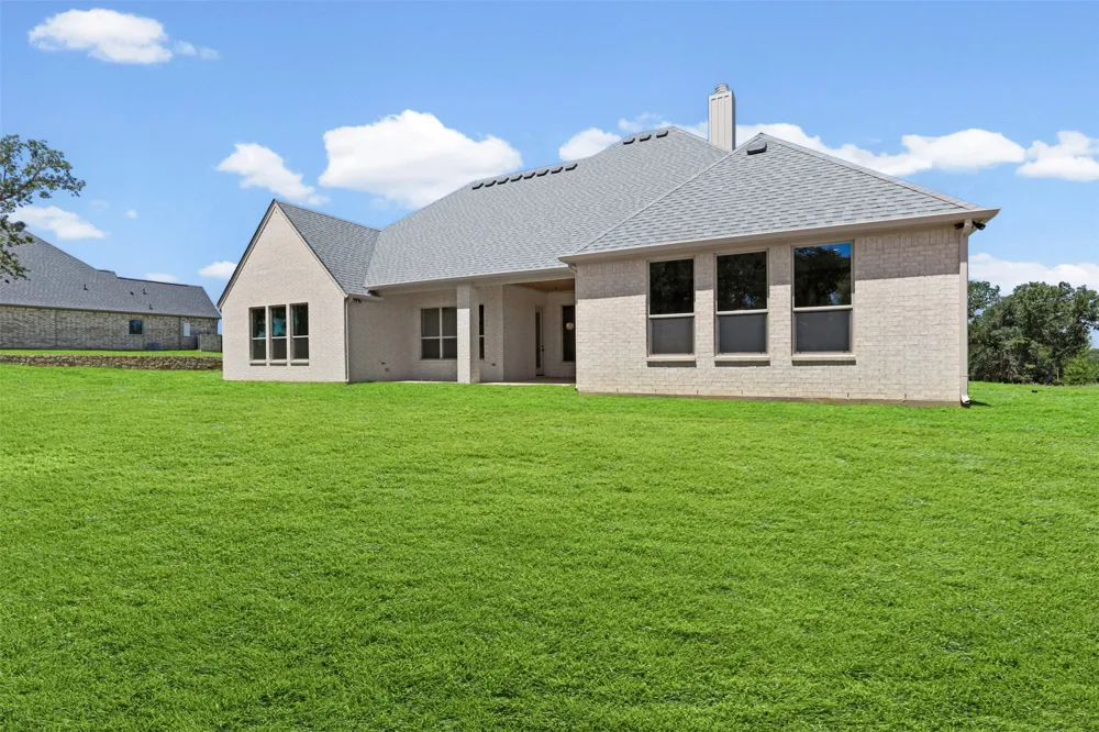 1656 Private Access 60200 Burleson, TX 76028