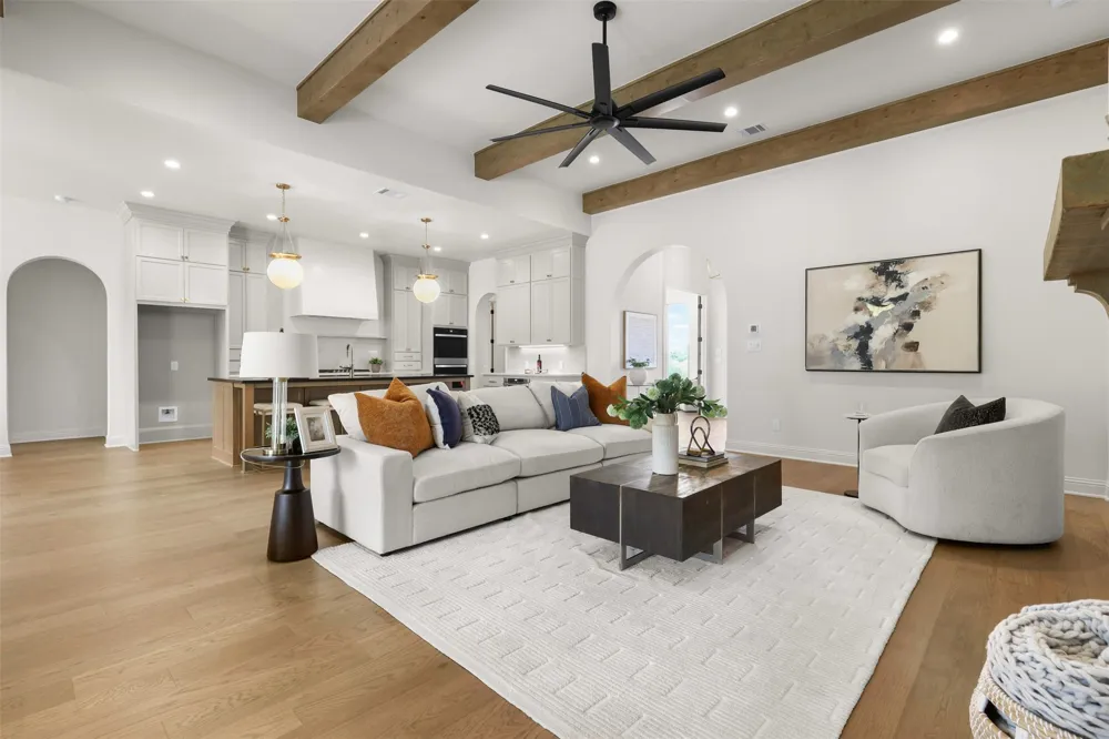 1656 Private Access 60200 Burleson, TX 76028