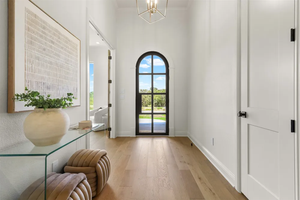 1656 Private Access 60200 Burleson, TX 76028