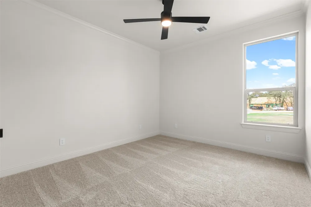 1656 Private Access 60200 Burleson, TX 76028