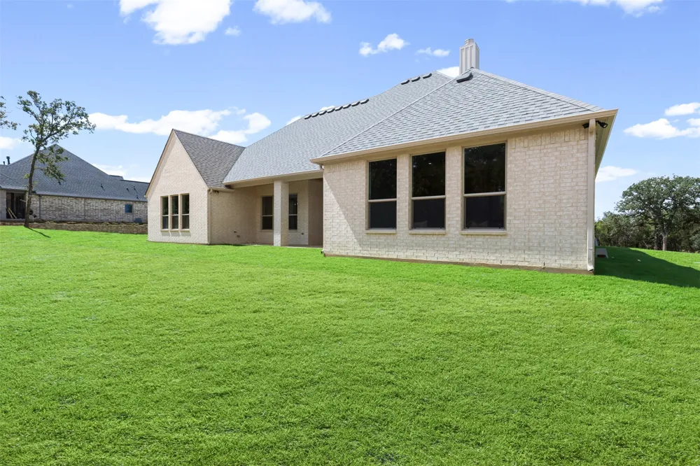 1656 Private Access 60200 Burleson, TX 76028