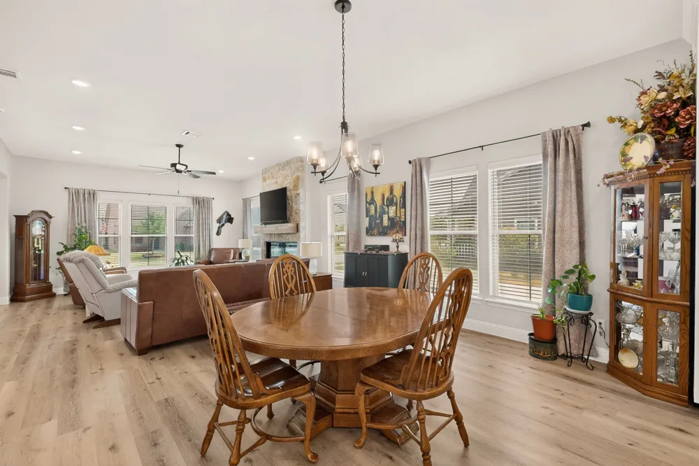 1564 S Saylee Lane Burleson, TX 76028
